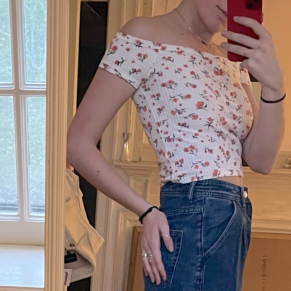 Off the shoulders crop top